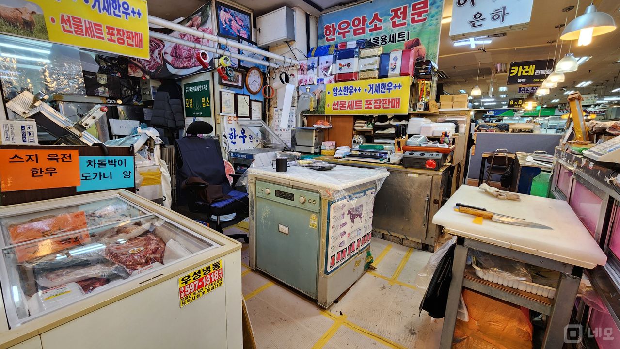 대치동 학여울역 역세권, 바로 옆 가게와 터서 사용도 가능한 정육점 매물의 1번째 사진