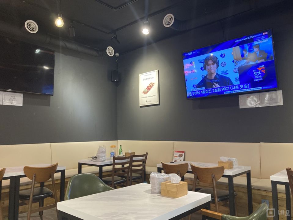 노고산동 신촌역 역세권, 시설, 인테리어 완비, 매출 좋은 치킨집 매물의 1번째 사진