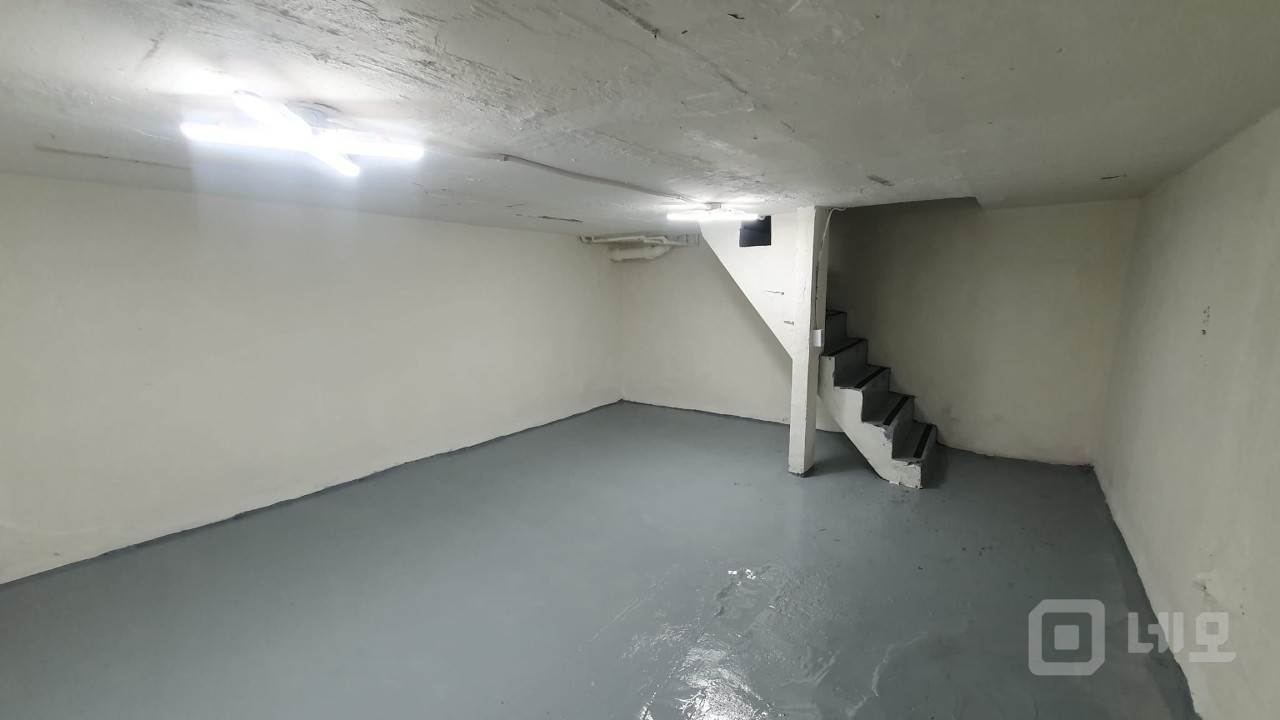 1,4호선 5분내 역세권 가장 저렴한 옥탑방과 지하실(창고) 매물의 2번째 사진