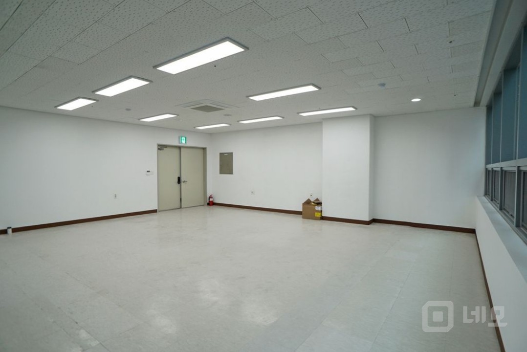 코너 호실, 바로입주, 가성비 사무실, 직통계단 사용편 매물의 6번째 사진