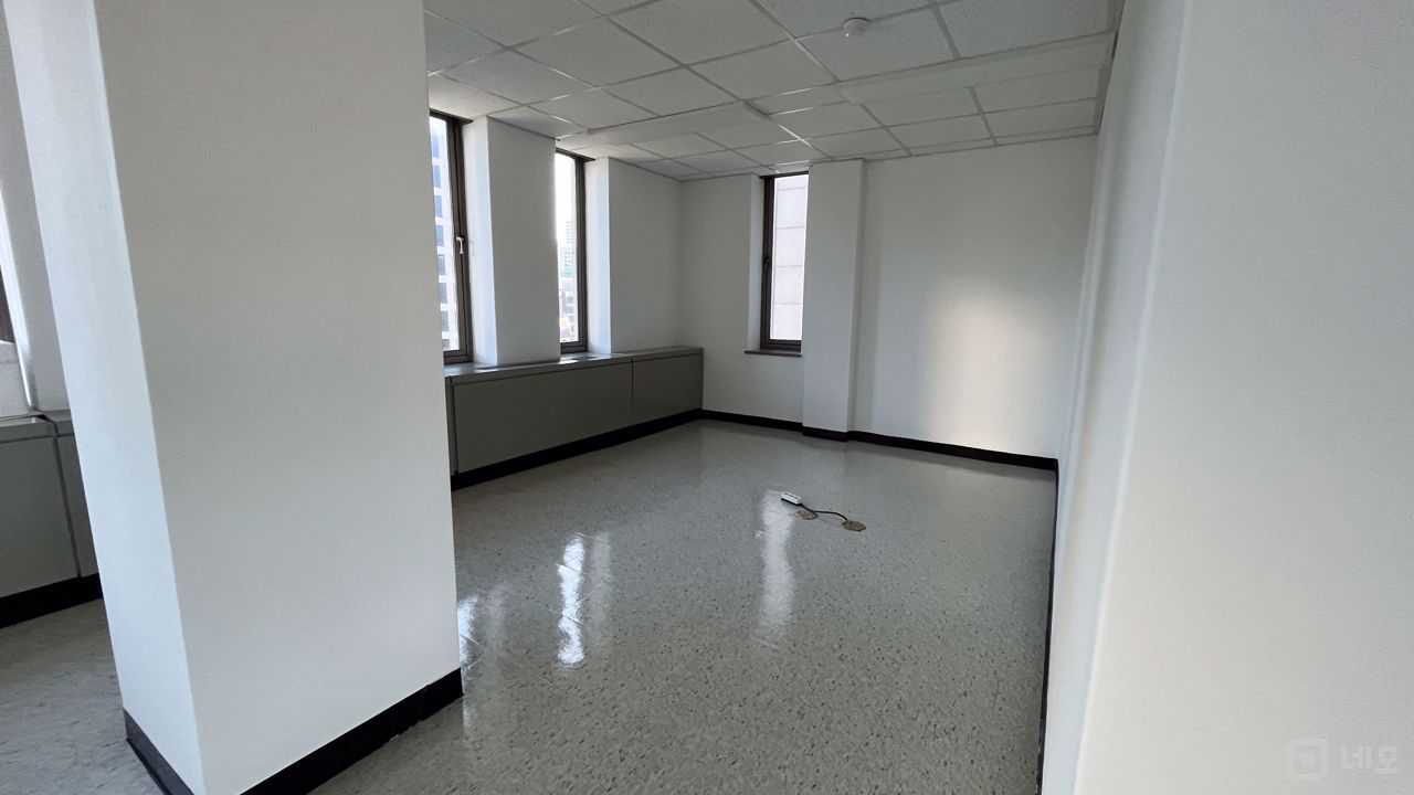 신사동 인테리어 깔끔한 대로변 사무실 매물의 3번째 사진