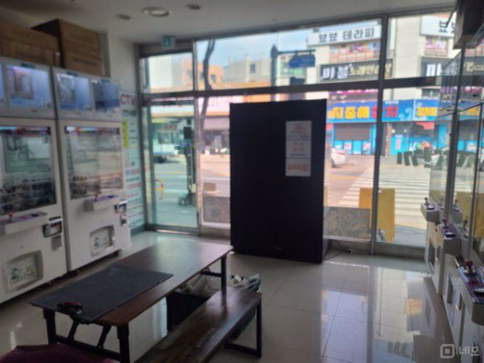 궐동 사거리 횡단보도 앞 바로 영업업 가능한 무인 인형뽑기방 매물의 5번째 사진