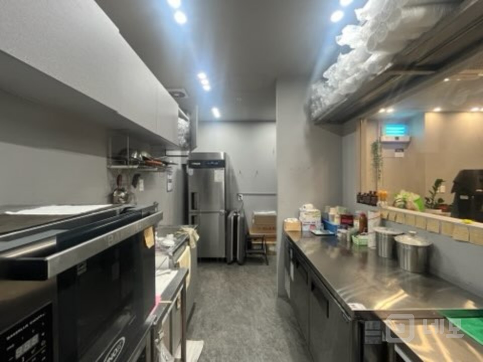 초역세권 대로변으로 가시성좋은 1층 카페 매물의 11번째 사진