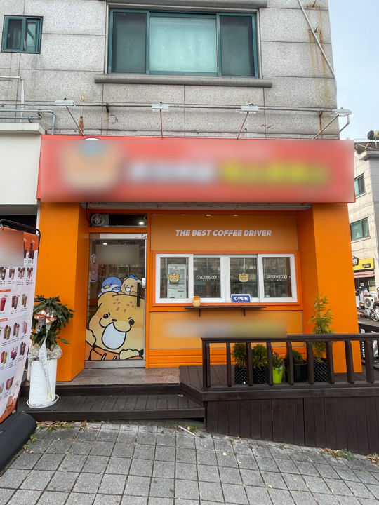 영통역 인근, 깔끔한 인테리어 및 시설 완비된 영통동 1층 카페 매물의 5번째 사진
