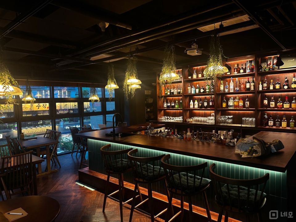 마곡동 발산역 역세권, 고급스러운 인테리어, 입소문 듣고 찾아오는 바 매물의 1번째 사진