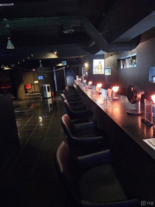 신림동, 녹두거리 젊은연령층 유동인구 많은 모던바 매물의 1번째 사진