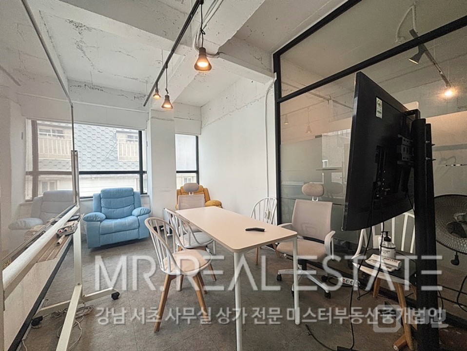 신논현도보 2분.인테리어ACE사무실.엘베.테라스있음.주차편리 매물의 9번째 사진