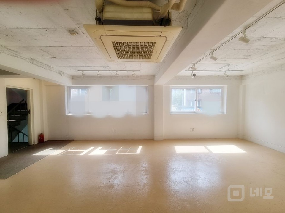 가좌역 도보가능 홍제천변 가성비.컨디션 끝내주는 스튜디오/사무실!! 매물의 6번째 사진