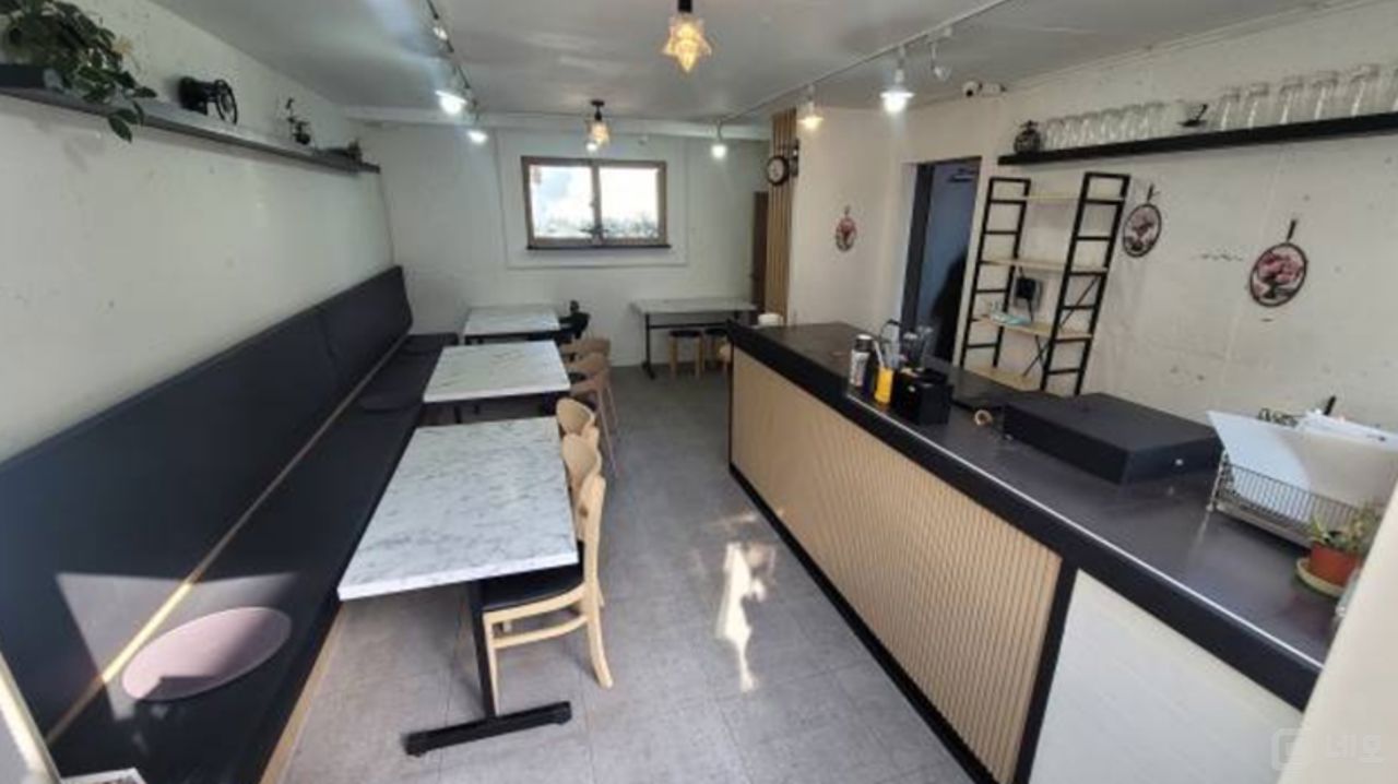 매장앞 테라스가 있어 공간활용이 좋은 상가 매물의 15번째 사진