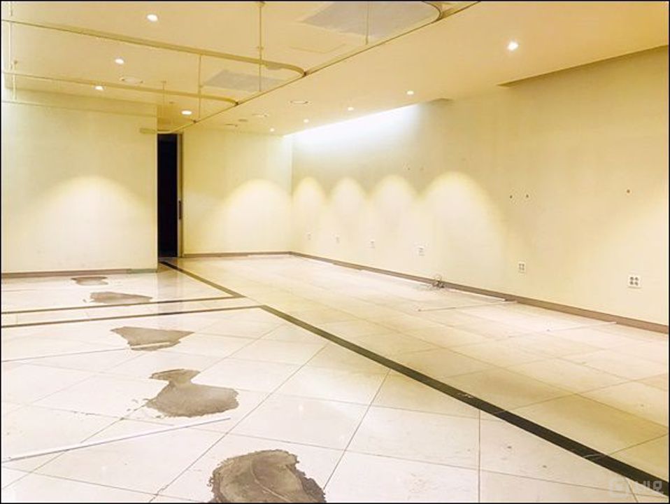 ●강남역 도보 3분 이내 위치! 대로변 접근성 편리성 최고 매물● 매물의 3번째 사진