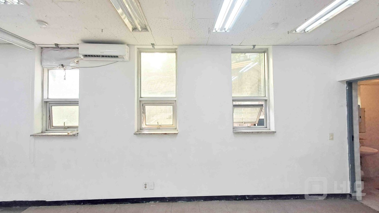 🏢 [충신동 1층 소형 사무실] 합리적 월세·깔끔한 공간! 매물의 3번째 사진