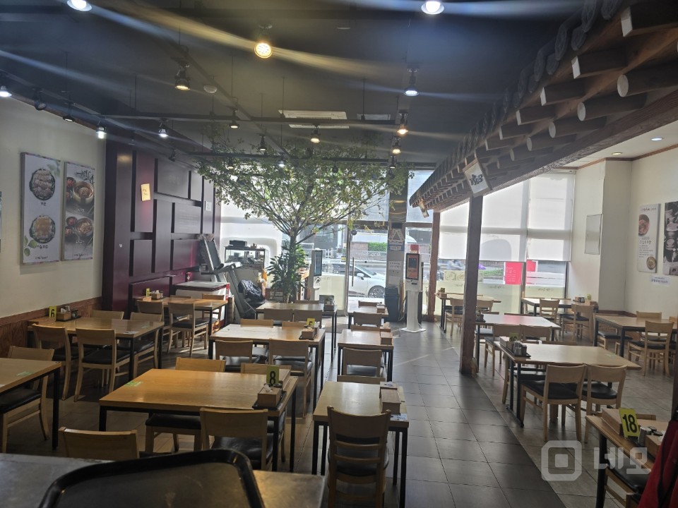 오피스상권에 위치한 식당입니다 매물의 5번째 사진