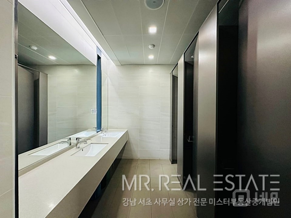 실사진 서초역1분 S급외부내부 자주식주차12대 랜드마크건물 매물의 16번째 사진