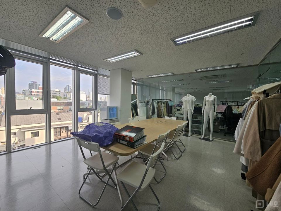 한개층 단독사용. 역세권. 인테리어 깔끔 매물의 5번째 사진