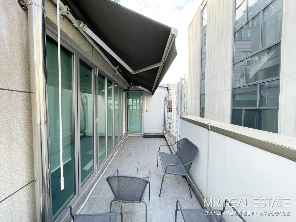 사진有.신사역 8번출구 인근.테라스有.접근성甲 매물의 13번째 사진
