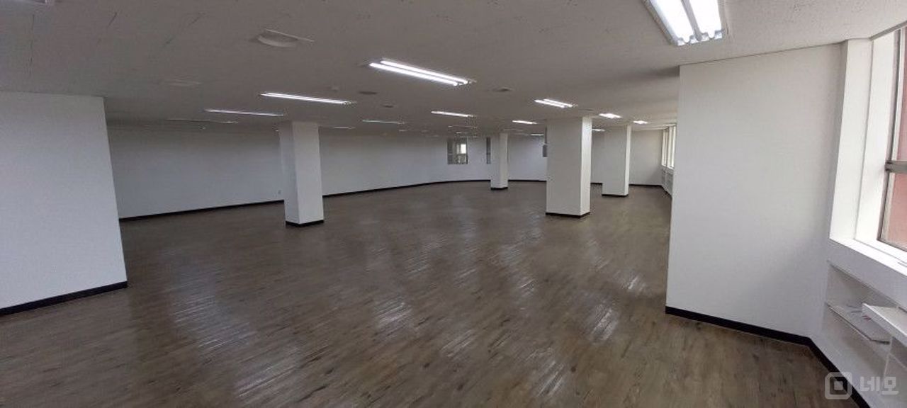 1호선 종각역 도보 5분 이내 위치 대로변 깔끔하고 쾌적한 사무실 매물의 3번째 사진
