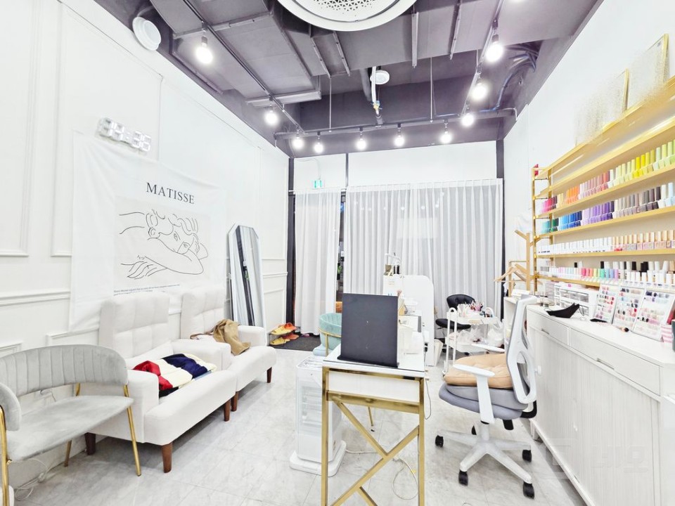 미라클 무권리 월세인 전용5 뷰티샵 인테리어 시스템에어컨 완비 매물의 1번째 사진