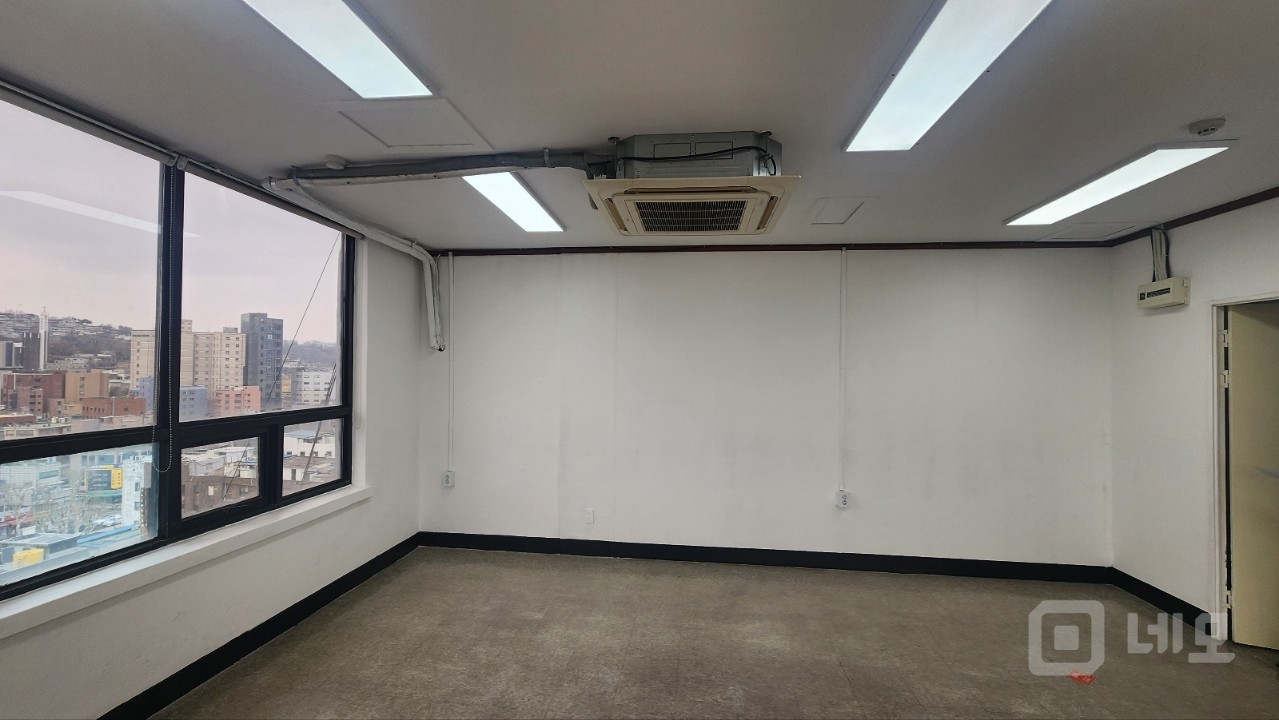 동대문종합시장 인근 청계천 바로 앞 엘베있는 저렴한 사무실 매물의 4번째 사진