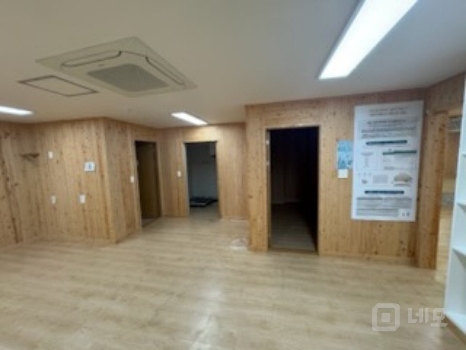 역세권내부남여화장실분리시스템에어컨2대옵션내부편백나무인테리어법인및쇼핑몰추천 매물의 9번째 사진