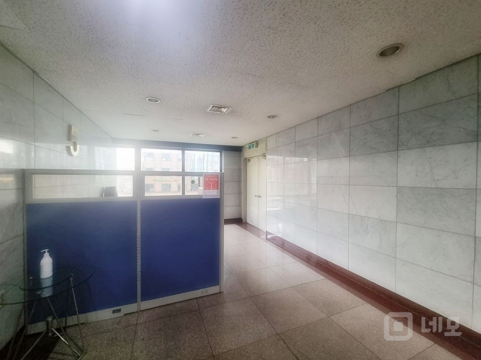  홍대 성산동사거리 대로변 가시성.가성비 아주좋은 독립단층 대형사무실!! 매물의 19번째 사진