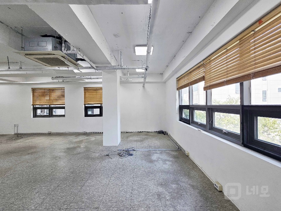 I세븐I 합정역 역세권 높은층고 화이트인테리어 무권리 사무실 매물의 7번째 사진