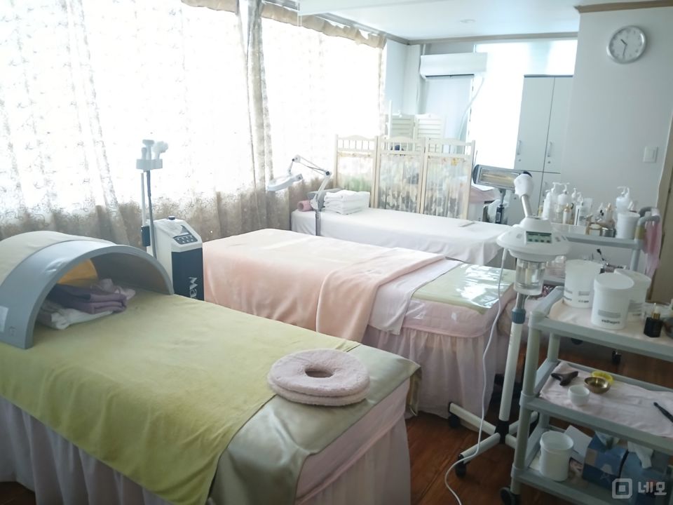 일원동 단지내 상가에 위치한 뷰티샵 매물의 1번째 사진
