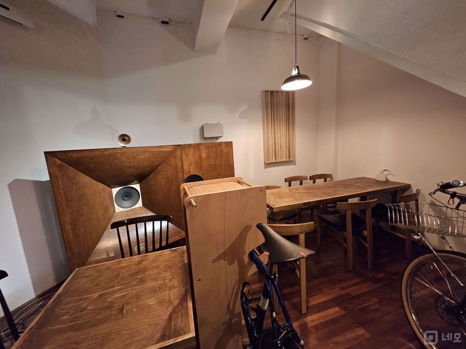 인테리어 완비된, 성수동 통건물 카페 매물의 2번째 사진