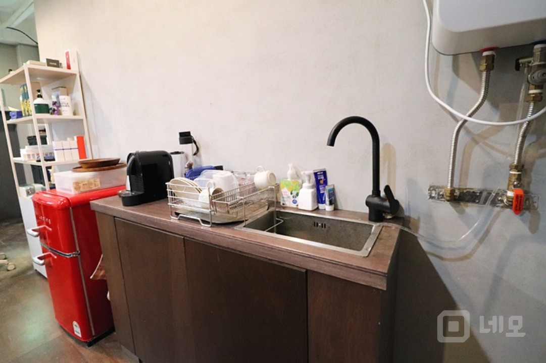 2호선 6호선 합정역 망원역 5분 산뜻한 지하 사무실(층고3미터/엘베) 매물의 11번째 사진
