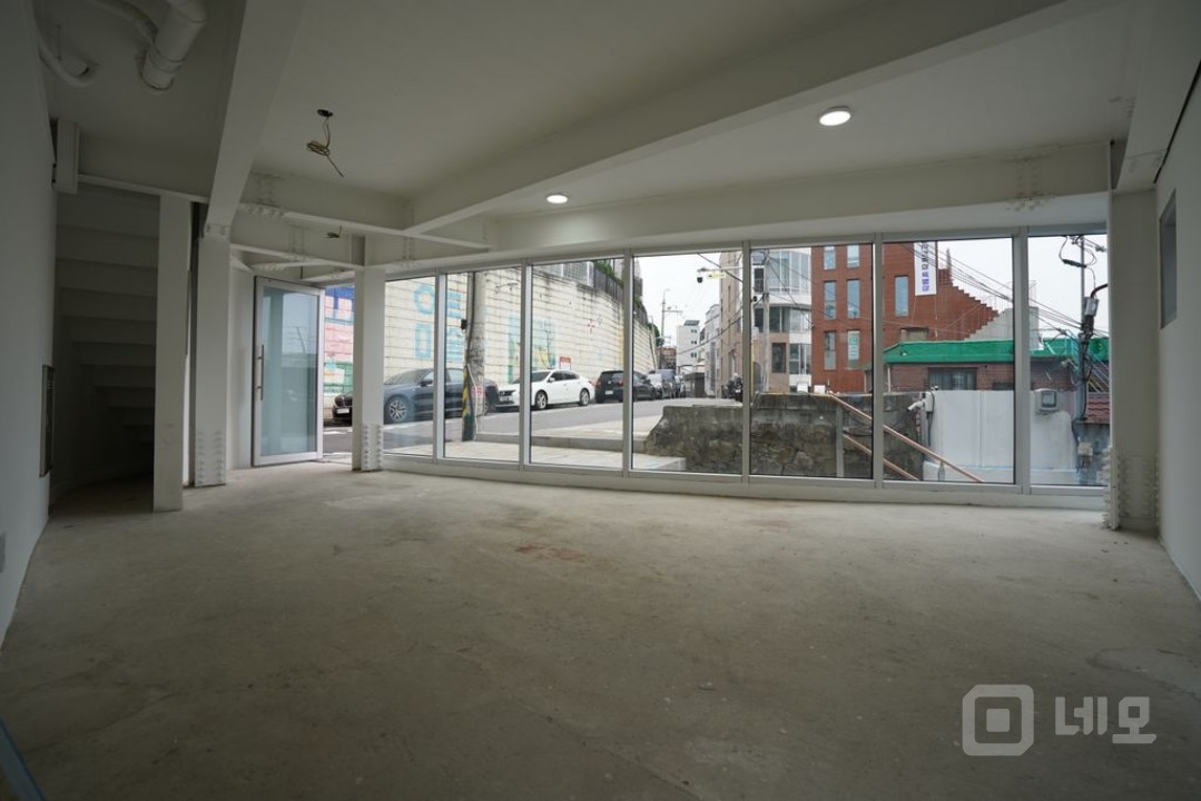 건축상 받은 독특한 형태의 상가건물 매물의 1번째 사진