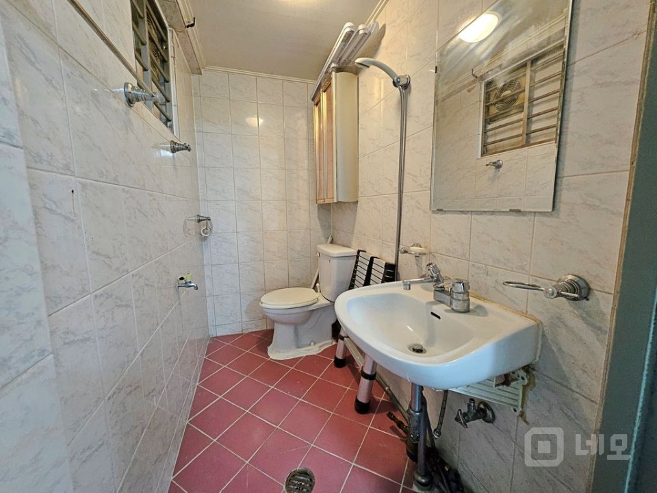 RICH 무권리. 신촌기차역 인근. 접근성 좋은 2층. 가성비 매물 매물의 9번째 사진