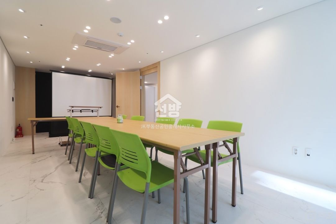 마곡역초역세권 인테리어 무상O 양창코너 고퀄리티 사무실 매물의 8번째 사진