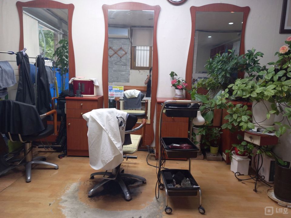 시흥동 역세권, 시설, 인테리어 완비, 단골고객 많은 미용실 매물의 2번째 사진