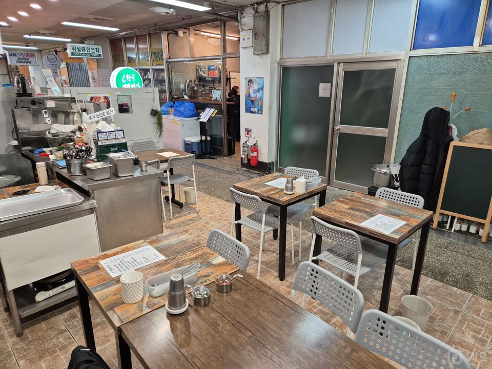 신천동 단지내 상가에 위치한 음식점 매물의 3번째 사진