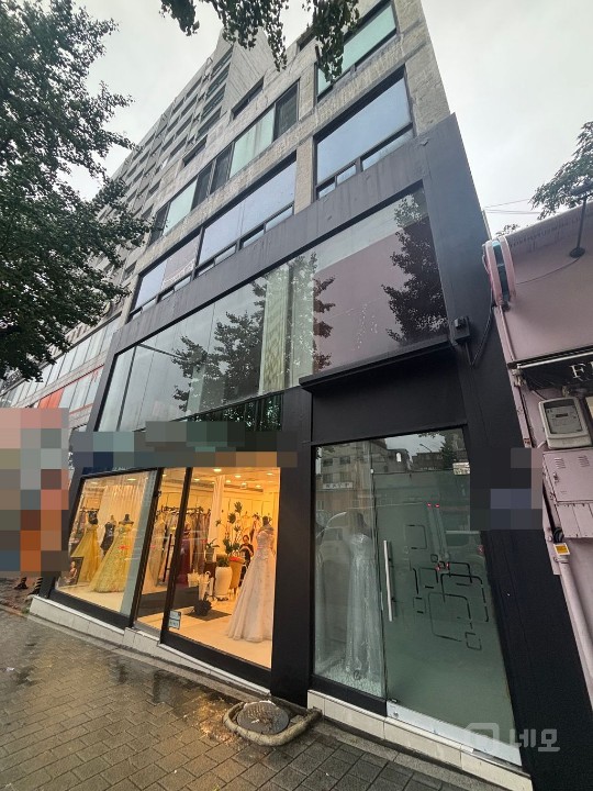 무권리 이대역 바로앞 신촌로 대로변 노출도 높은 상가 사무실 매물의 1번째 사진