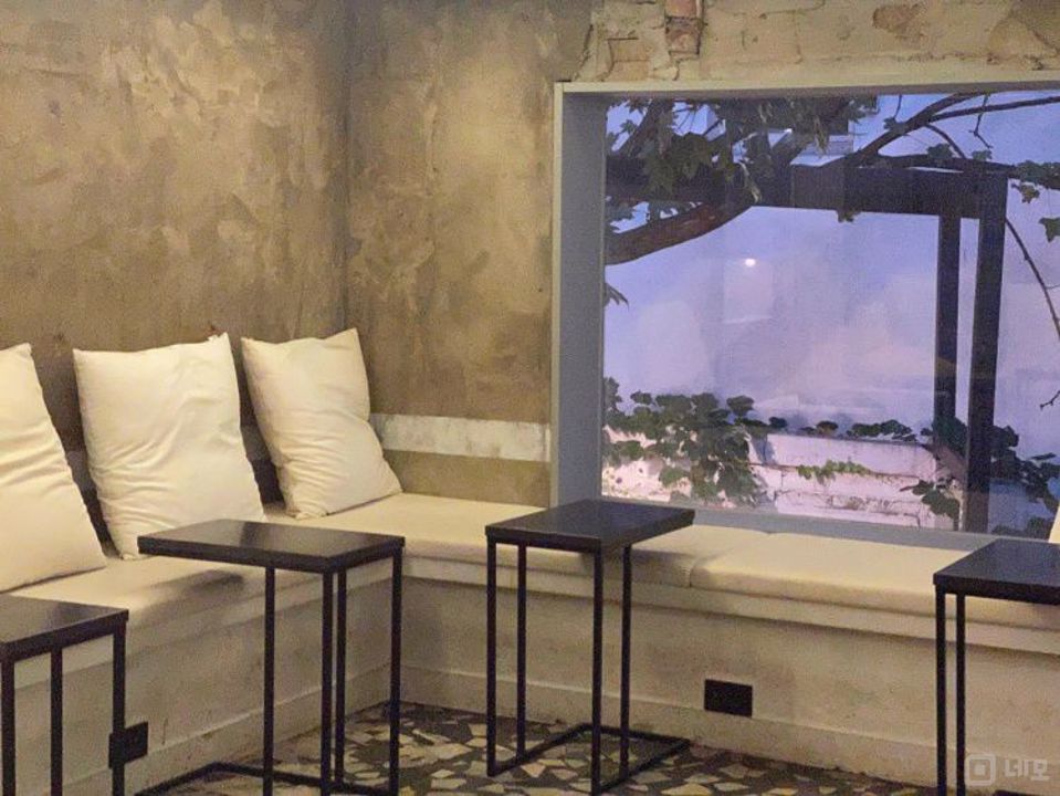 인테리어 및 시설이 깨끗한 성북동 베이커리 매물의 4번째 사진