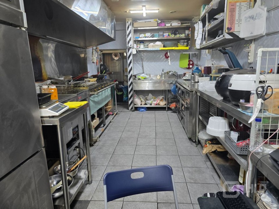 주거 지역에 위치해 있어서 단골 주민 잠재 고객님들이 많습니다 매물의 1번째 사진