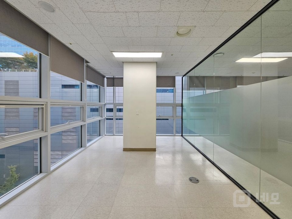 코너 실 17평 룸1 탕비 11월 중순 경 입주협의 매물의 5번째 사진