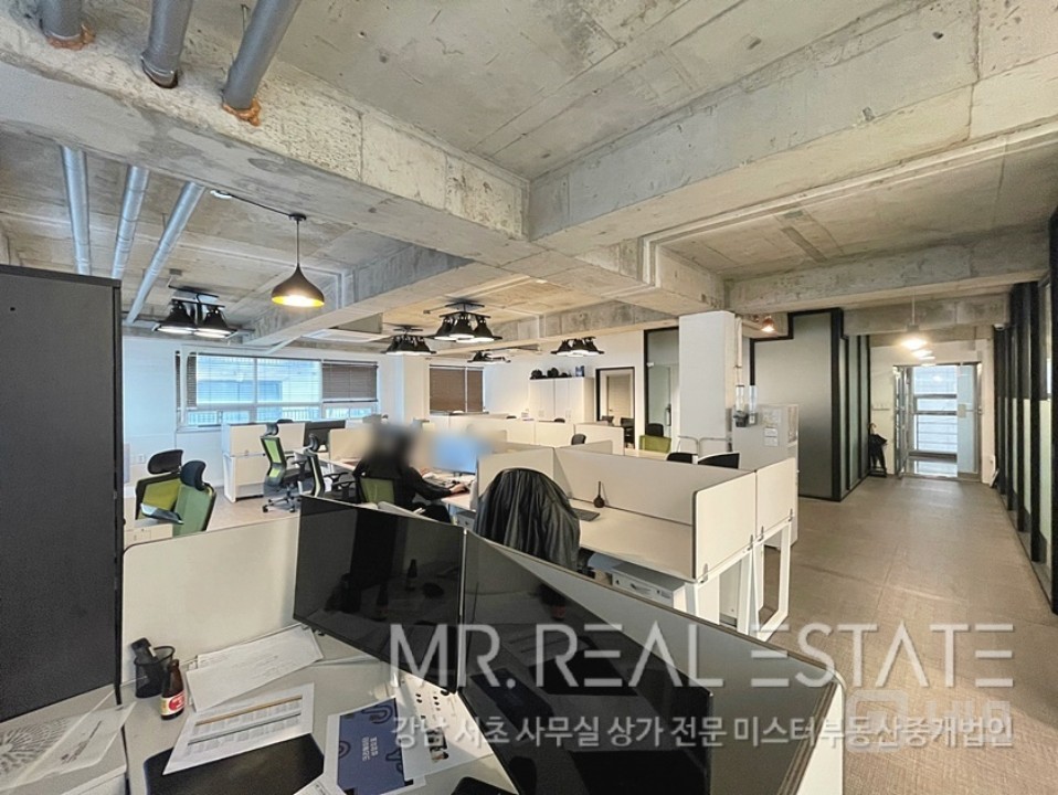 주차2대무료.S급가성비사무실.인테리어완비.채광ACE 매물의 3번째 사진