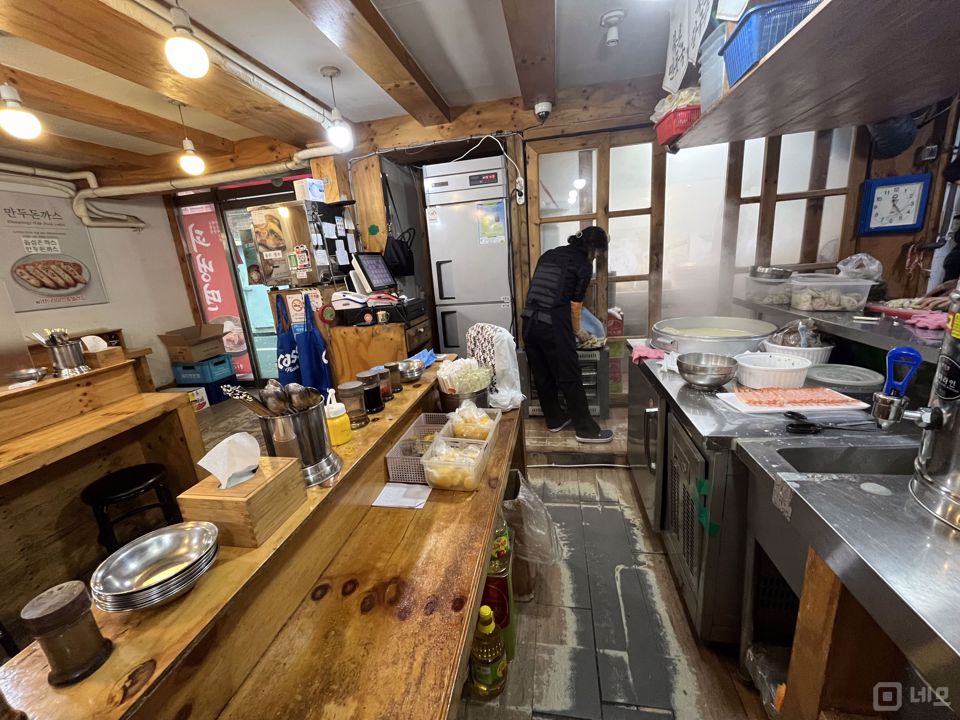 유동 인구 많은,  신림역 먹자골목 1층 음식점 매물의 3번째 사진