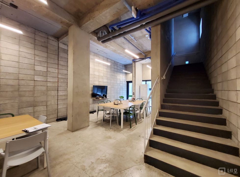 ✅전속✅ 선큰구조, 상가/사무실용도, 층고아주높음, A급인테리어, 테라스 매물의 3번째 사진