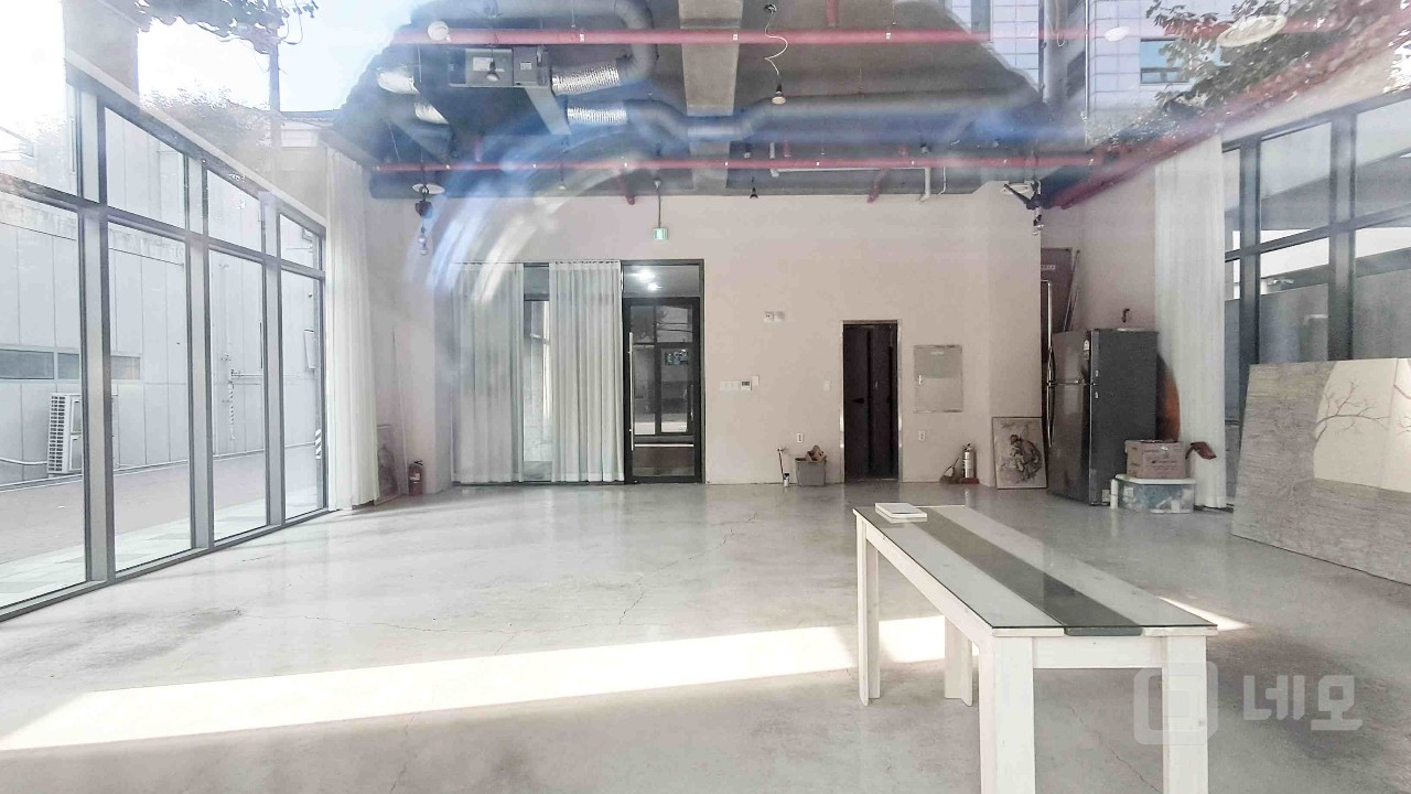 🏢 [홍대입구역 도보권] 1층 신축 상가 — 비음식 업종 전용 공간! 매물의 2번째 사진