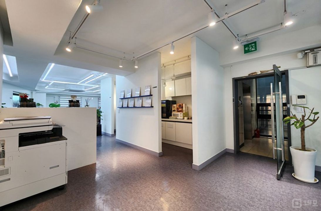 언주역 도보 1분거리 A급 무상 화이트톤인테리어 , 테라스까지 매물의 1번째 사진