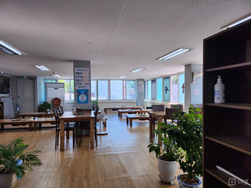 상도동 장승배기역 초역세권, 단골 많아 매출 좋은 칼국수집 매물의 1번째 사진