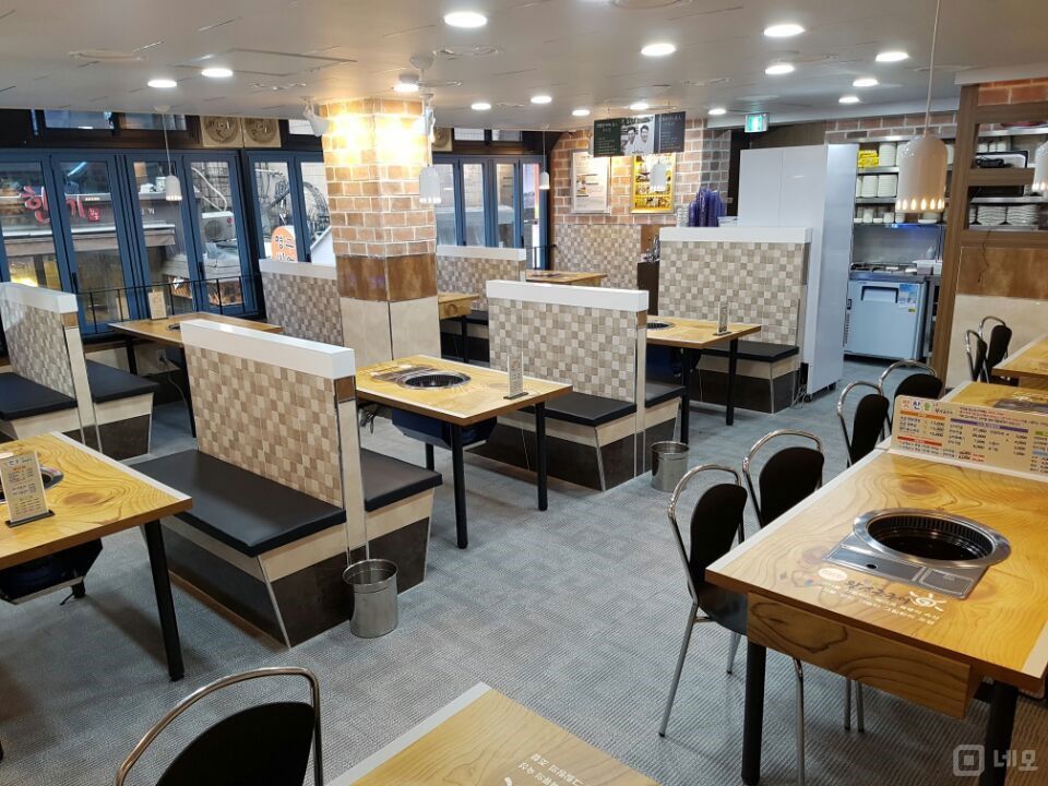 관철동 종각역 역세권, 깔끔한 인테리어, 주방 시설 완비된 고깃집 매물의 1번째 사진