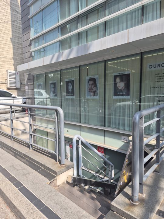 자연채광썬큰구조.신당역인근.대형사무실 매물의 11번째 사진