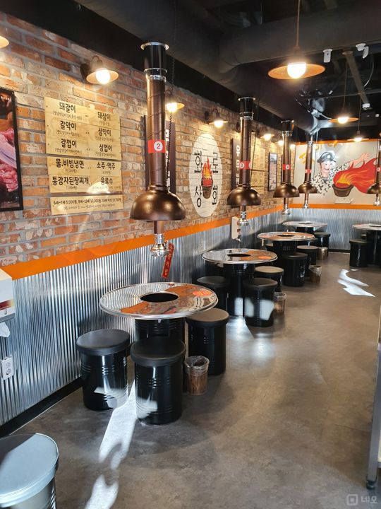창천동 유동인구 많은 상권에 위치한 무한리필 고깃집 매물의 2번째 사진