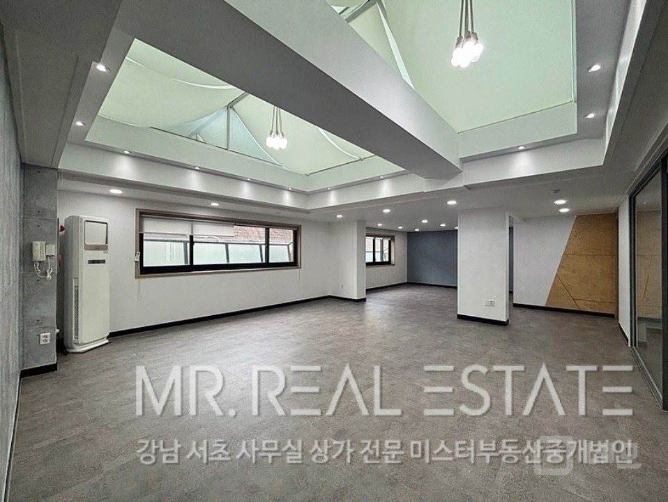 신사역도보1분.가성비사무실.주차편리.인테리어깔끔 매물의 3번째 사진