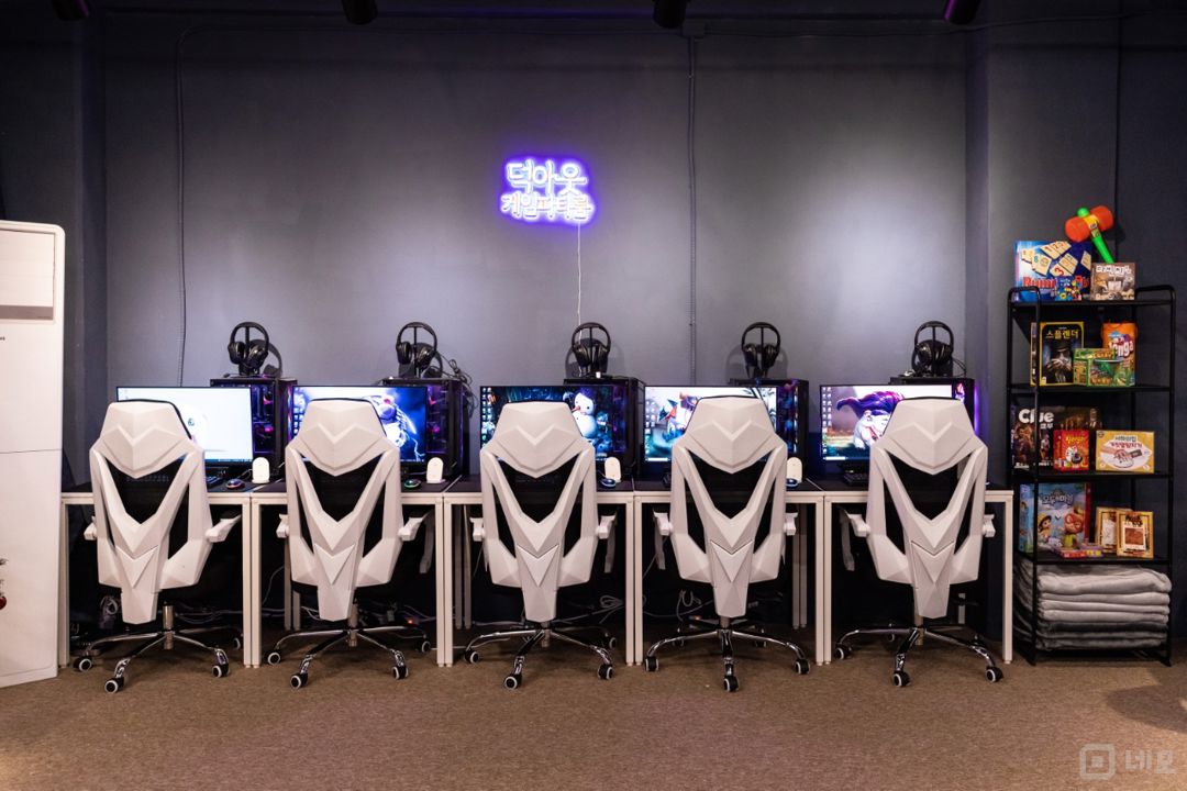 시설 집기 포함 인테리어 완비된 신사동 게임 파티룸 매물의 3번째 사진
