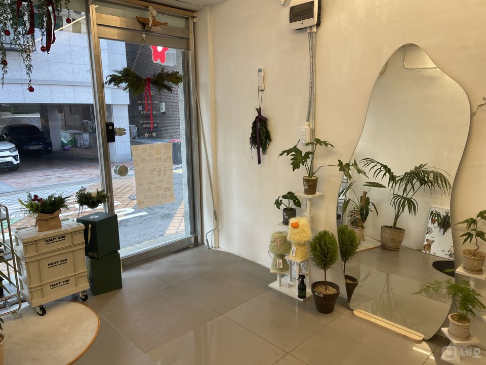 양평동4가 깔끔한 인테리어 및 시설 꽃집 매물의 2번째 사진