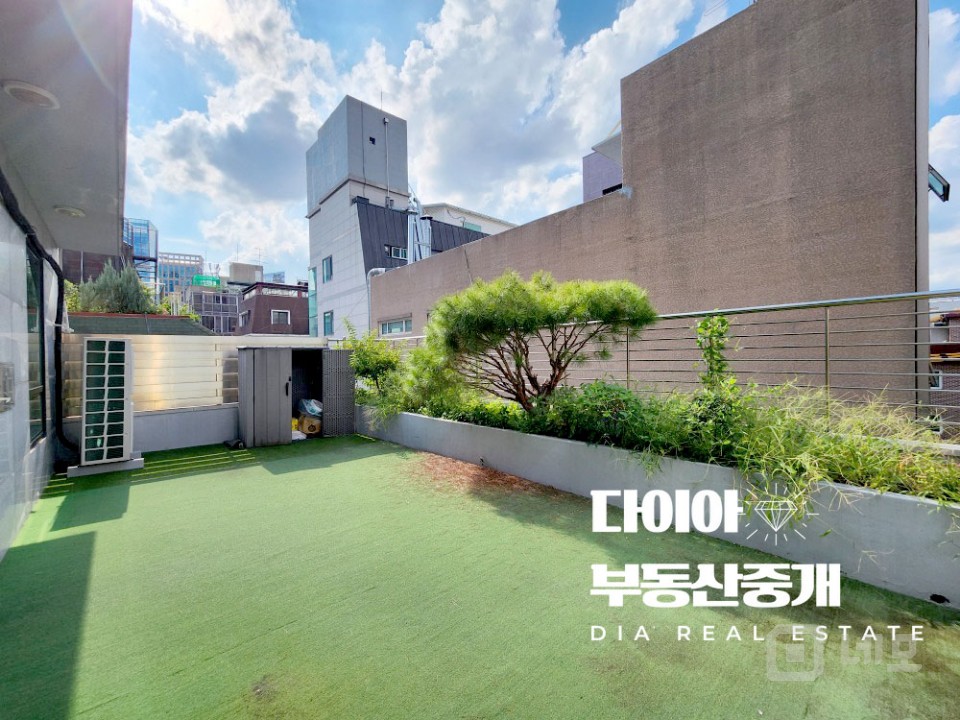 DIA 테라스 품은 통창 채광 밝은 내부 사무실 매물의 1번째 사진